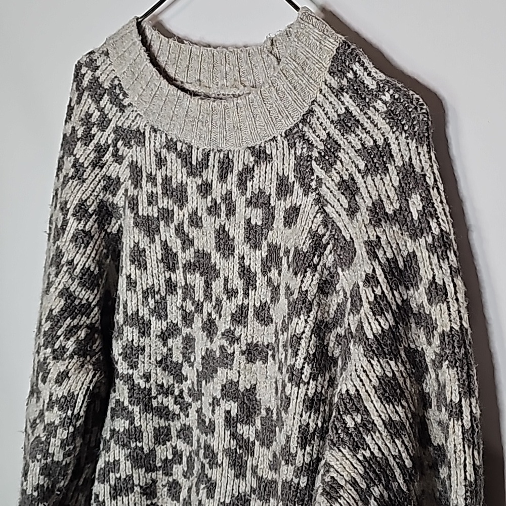 Old Navy large cream and gray leopard print crew neck sweater - Picture 3 of 7